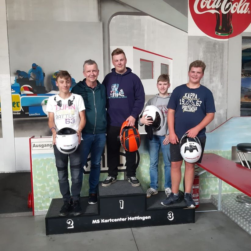 Foto: Jugen beim Kart fahren